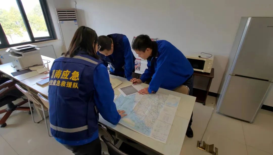 火情就是号令！湖南航空应急接济队皇家国际机组展示“皇家国际快率”