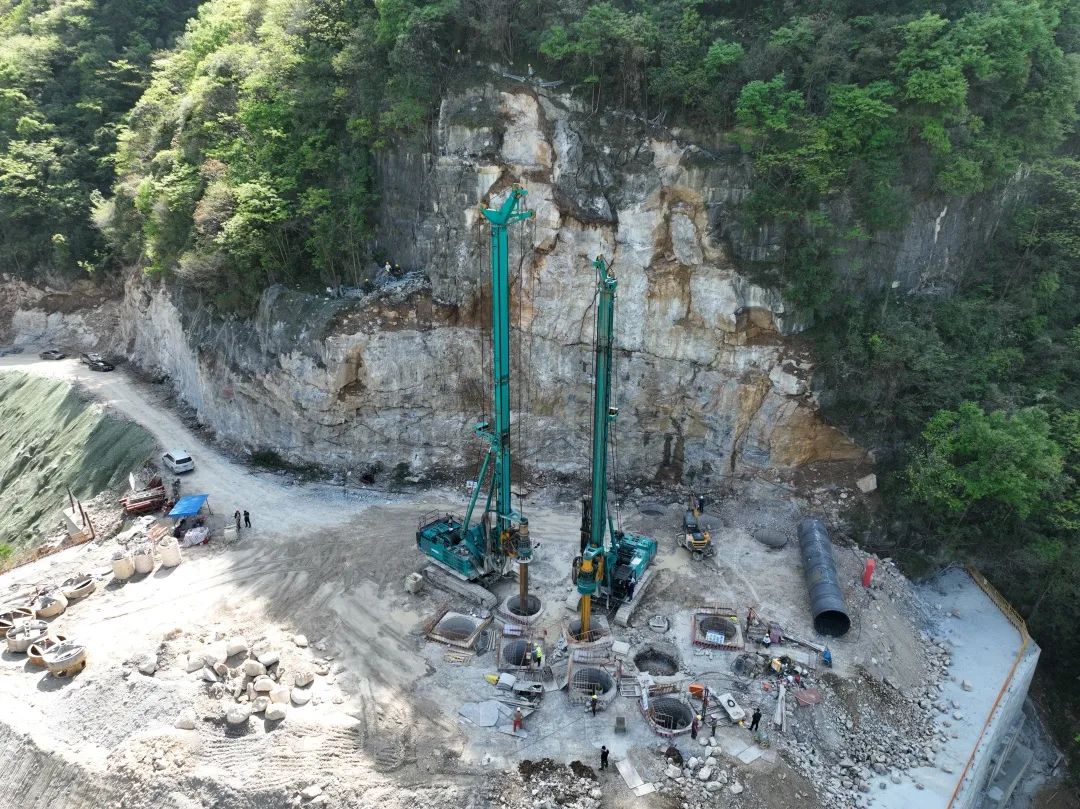 展示施工“奇效”！皇家国际智能旋挖钻机强势助力炉慈高快公路建设