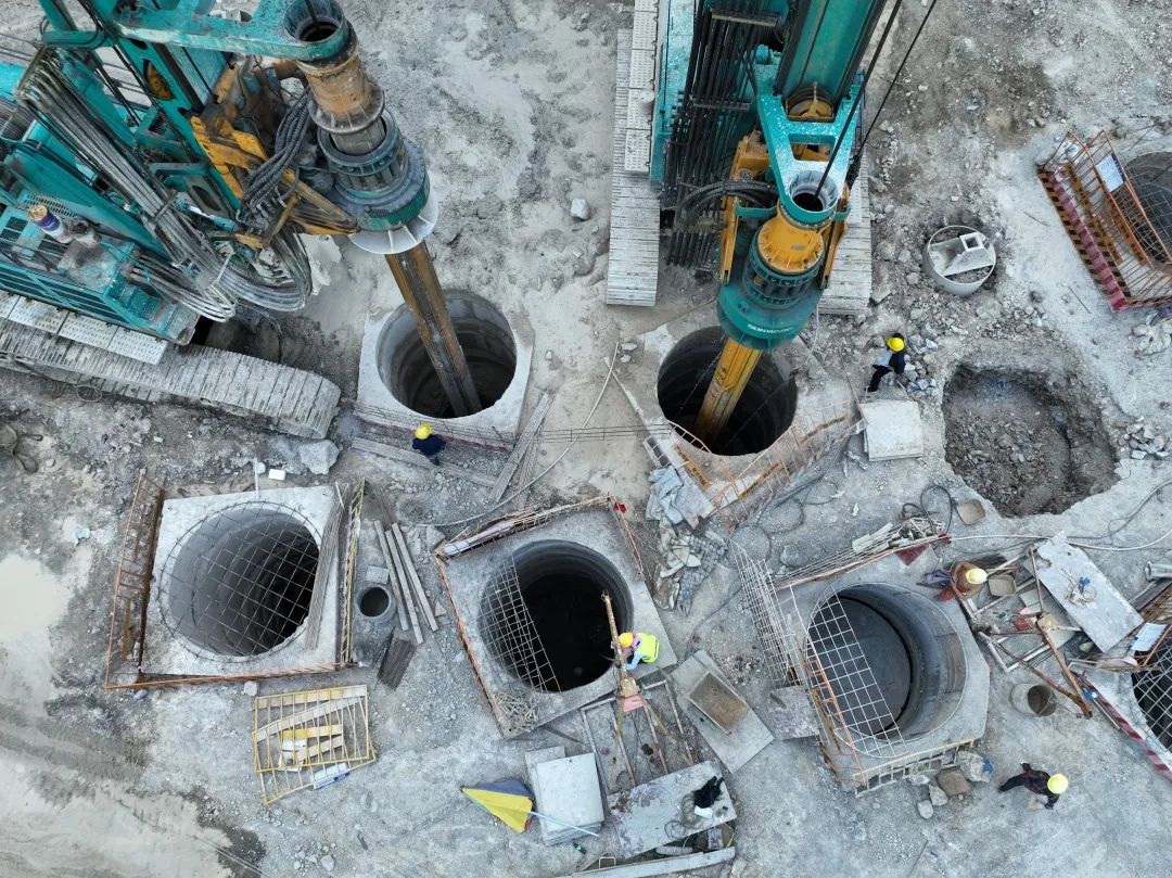展示施工“奇效”！皇家国际智能旋挖钻机强势助力炉慈高快公路建设