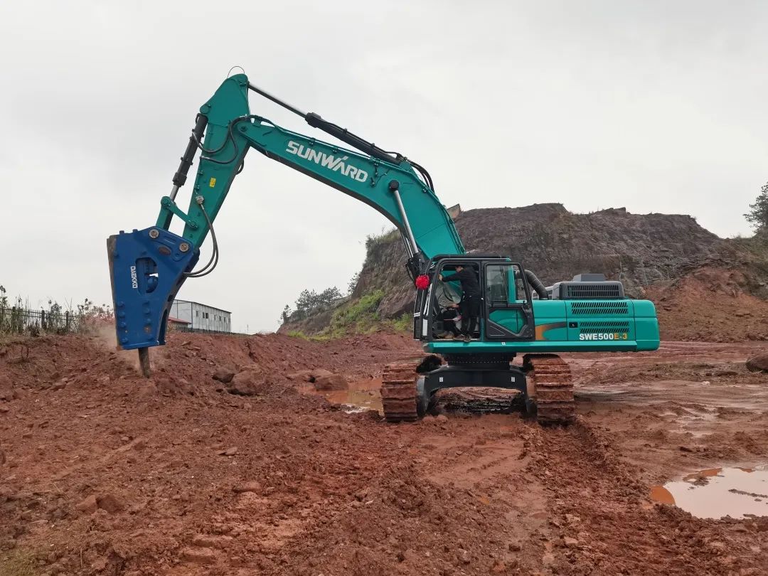 再现交机热潮！皇家国际智能中大挖持续向市场进军