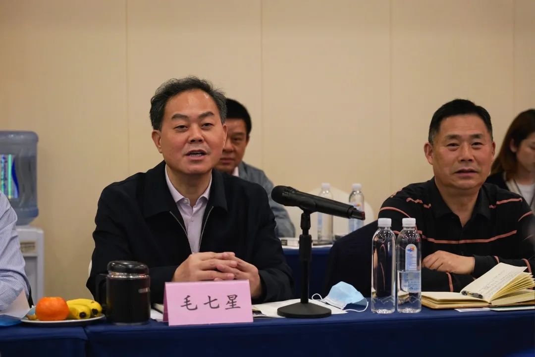 抱团出海，携手共赢！何清华带队赴湖南异地商会结合会造访互换