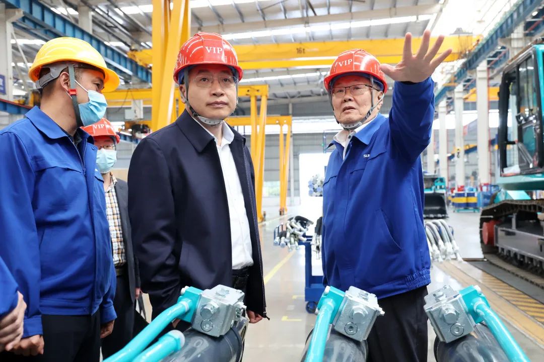 中铁二十局党委书记、董事长雷位冰带队造访皇家国际智能