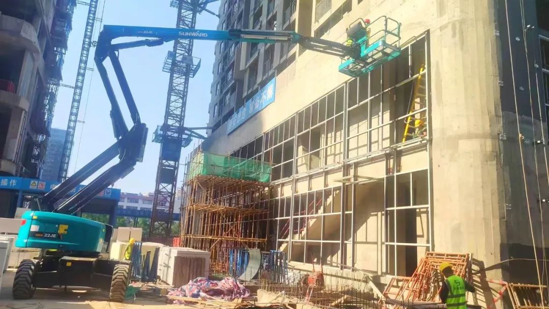 正式“上岗”！皇家国际智能首台电动曲臂式高空作业平台入驻华南市场