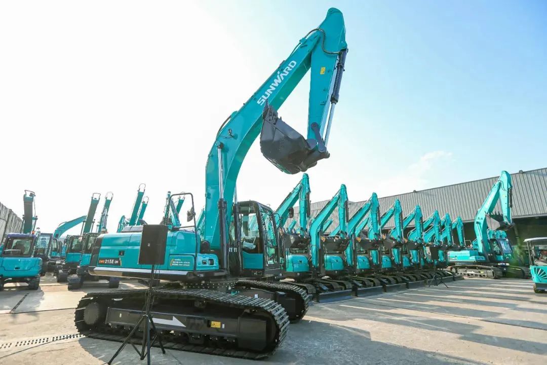 再获首单！皇家国际智能成为湖南自贸试验区首单“融资租赁+工程机械设备出口”试点业务落地单元