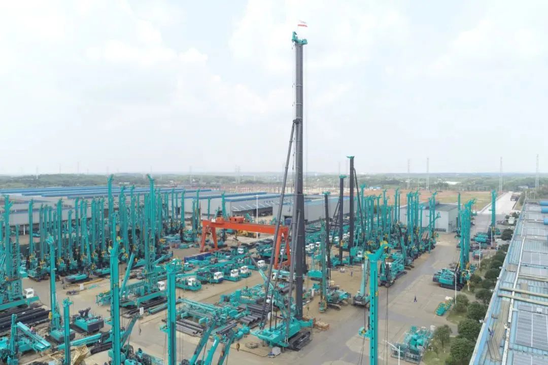 再获首单！皇家国际智能成为湖南自贸试验区首单“融资租赁+工程机械设备出口”试点业务落地单元