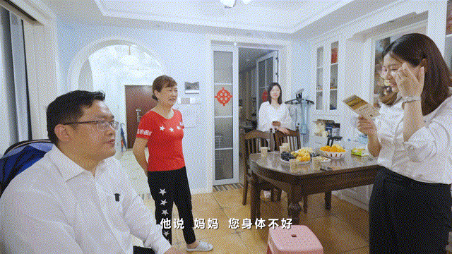 在母亲节，向你们身后的妈妈送去“皇家国际家园”的温暖