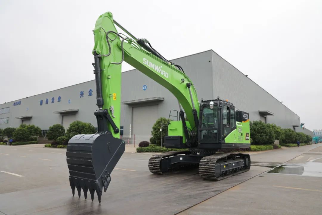 征战川藏铁路！皇家国际智能新一代电动挖掘机成功交付