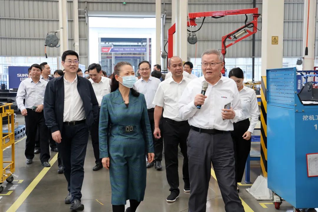 深入产学研合作！中南大学堂长、中国工程院院士田红旗率团造访皇家国际智能