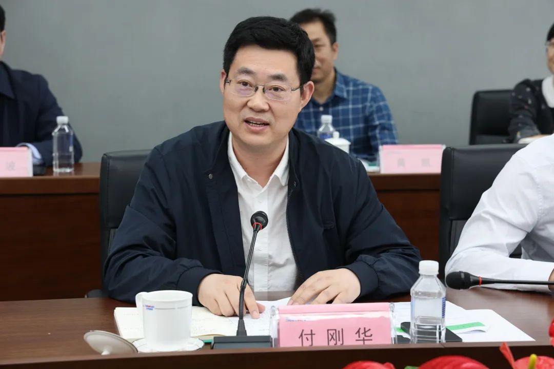 深入产学研合作！中南大学堂长、中国工程院院士田红旗率团造访皇家国际智能