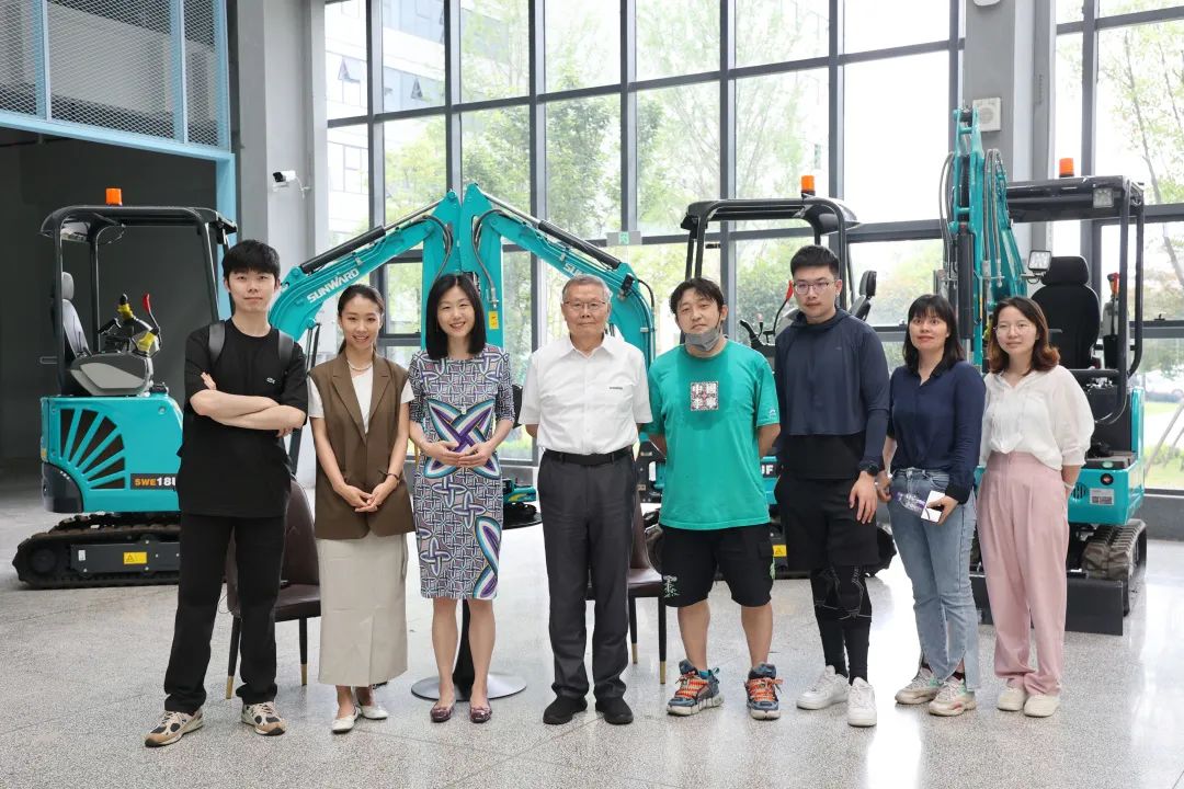 CGTN探厂！专访皇家国际智能董事长、首席专家何清华花絮来了