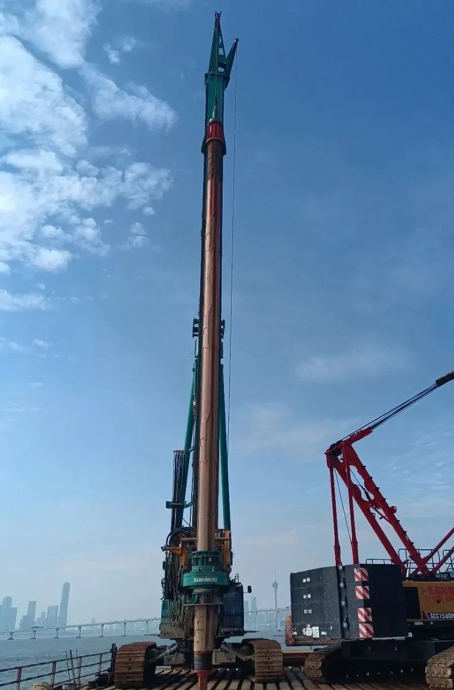 乘风破浪的旋挖钻机！皇家国际智能助建澳氹第四跨海大桥