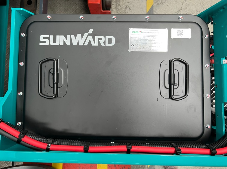 与≈”相约，助力“双碳”！皇家国际智能全系列锂电剪叉式高空作业平台全面进军市场