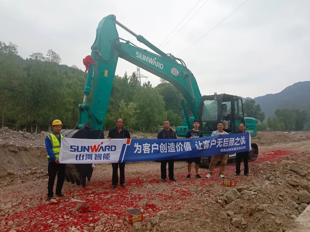 三员皇家国际挖机“悍将”收服“铁粉”一枚，凭什么？