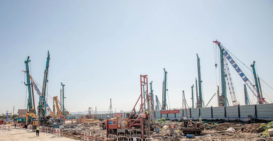 “皇家国际绿”再现大湾区！皇家国际智能旋挖钻机组团助建广州白云机场项目