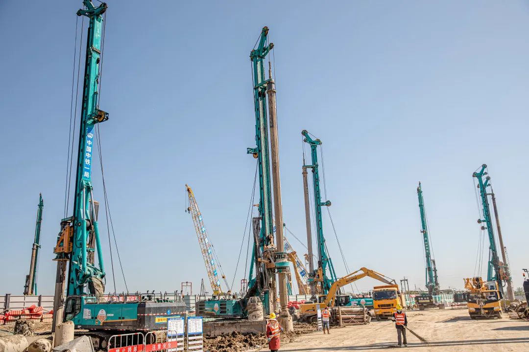 “皇家国际绿”再现大湾区！皇家国际智能旋挖钻机组团助建广州白云机场项目