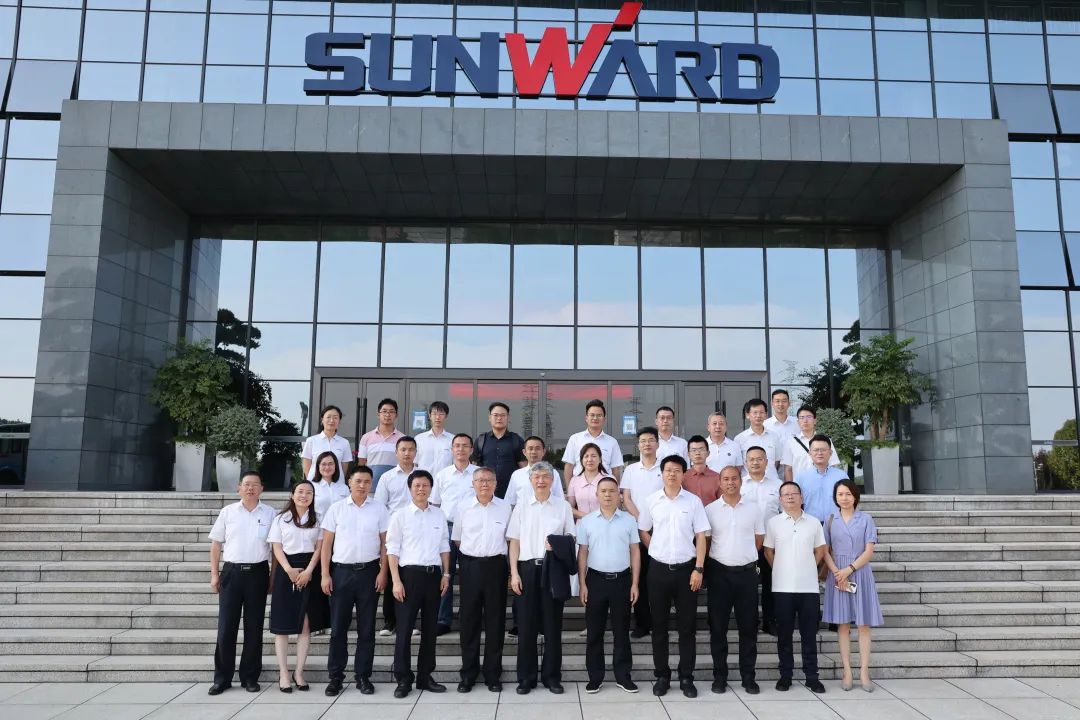 创新引领，智造将来！“2022院士专家长沙杏妆高端设备高质量发展钻研会隆沉进行