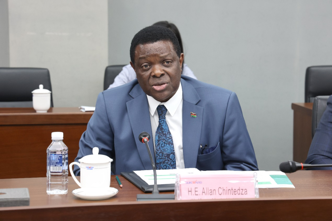 马拉维大使一行调查皇家国际智能