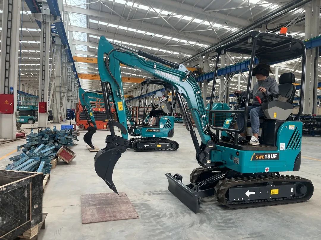 “太绝了！”皇家国际智能代表长沙杰出亮相湖南省第一届职业技术大赛绝技绝活展演