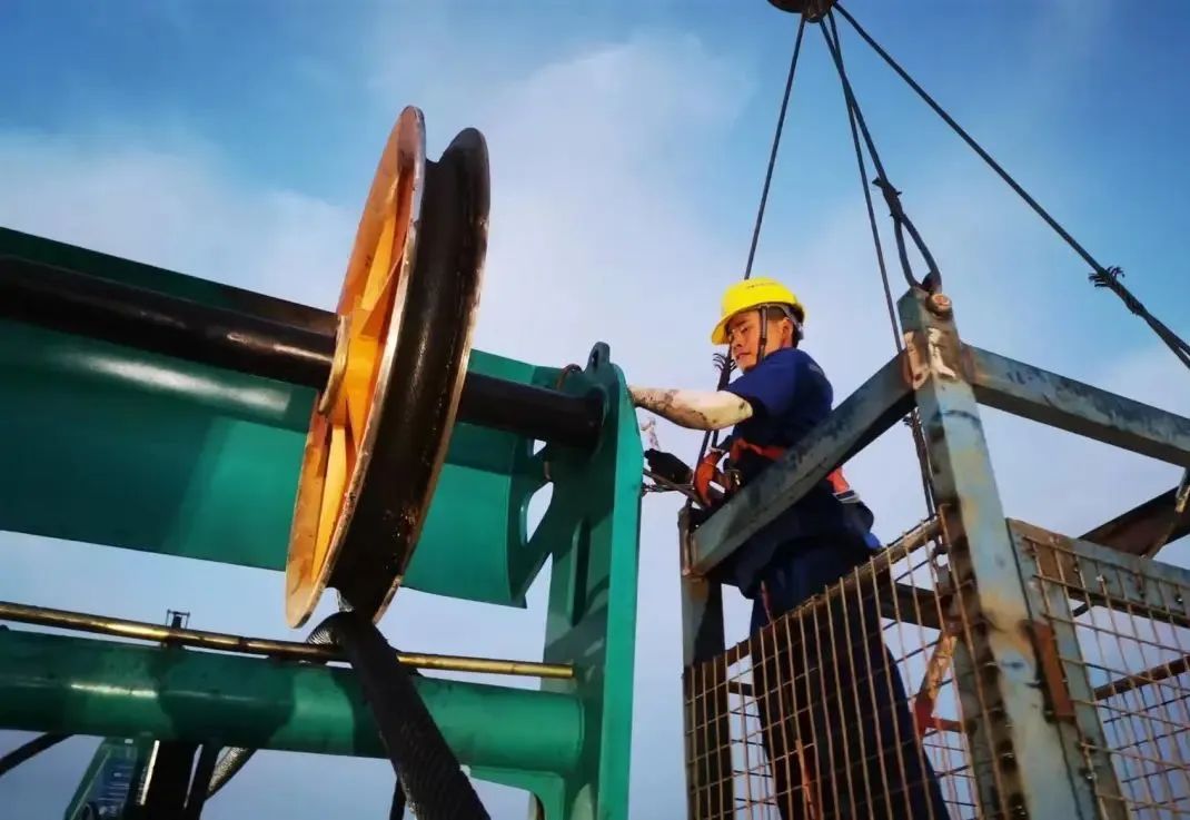 “创造施工事业！”他们和皇家国际智能“超等桩备”一路助建燕矶长江大桥