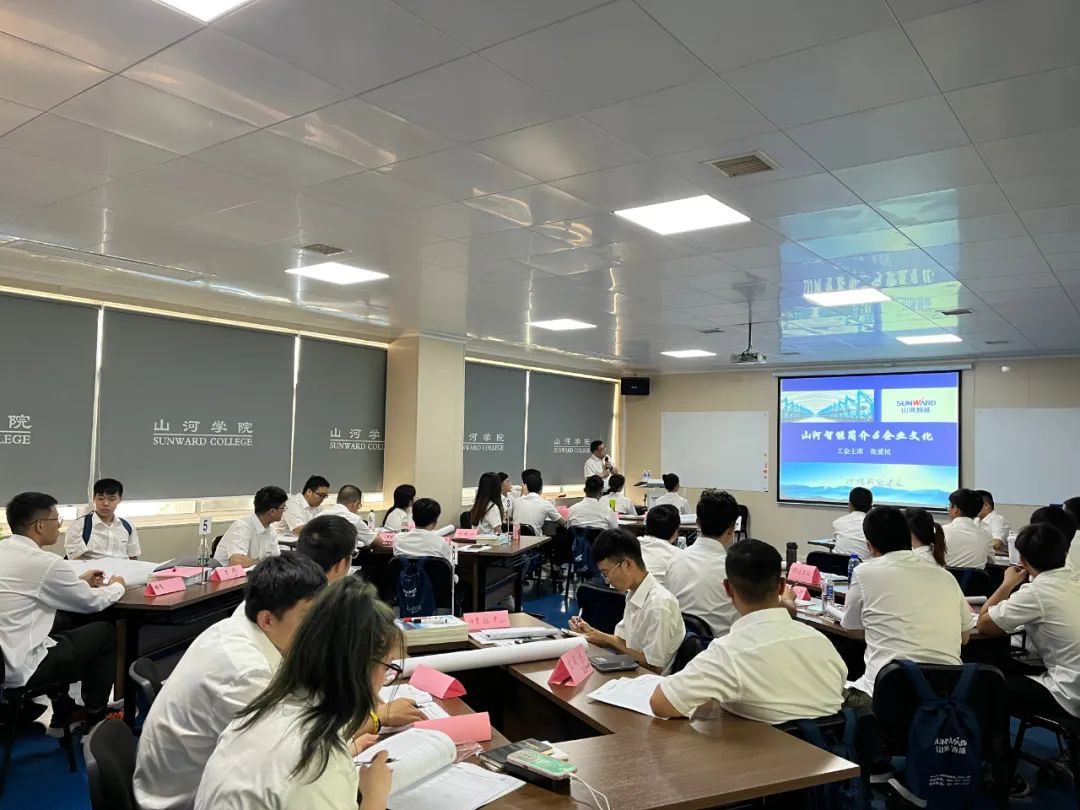 校招 | 盛夏七月，这群“向着太阳驰骋”的少年来皇家国际智能啦！