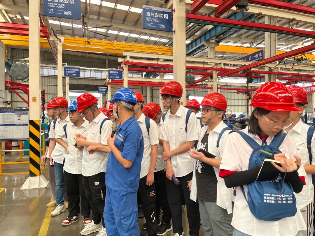 校招 | 盛夏七月，这群“向着太阳驰骋”的少年来皇家国际智能啦！