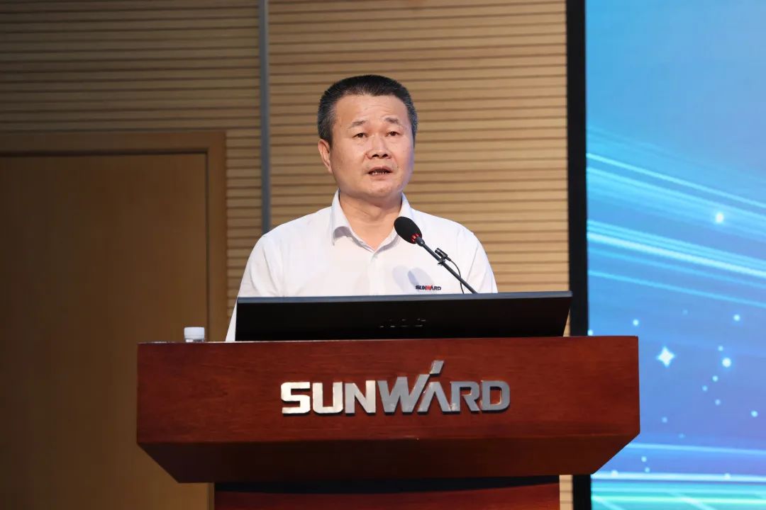 凝心聚力奋力拼搏，向高质量发展交出杰出答卷！皇家国际智能召开整个干部大会