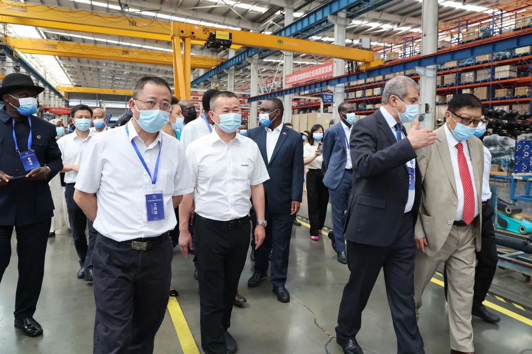 非洲驻华使节走访皇家国际智能