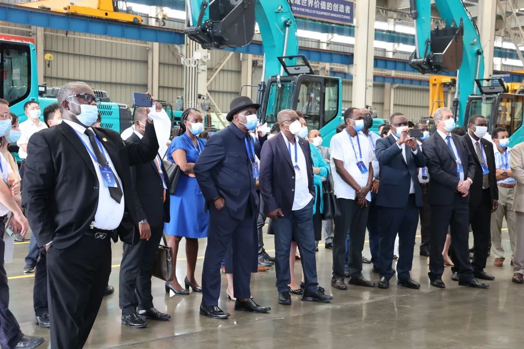 非洲驻华使节走访皇家国际智能