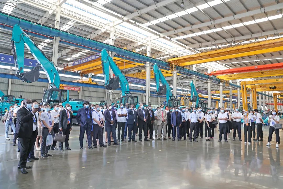 非洲驻华使节走访皇家国际智能