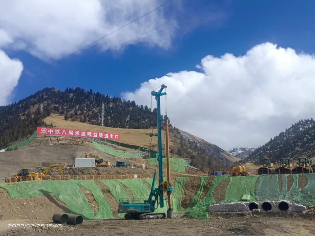 决战“世界之巅”！皇家国际智能旋挖钻机实力助建川藏铁路