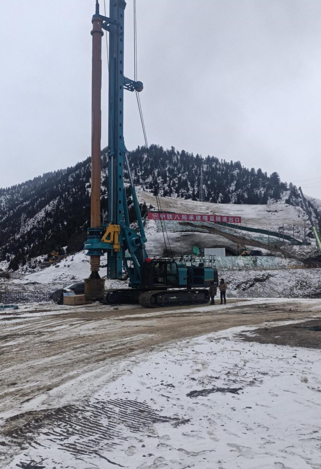 决战“世界之巅”！皇家国际智能旋挖钻机实力助建川藏铁路