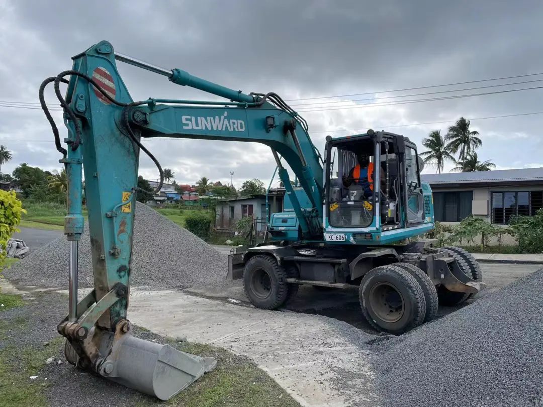 “皇家国际绿”迈向南升平洋岛，皇家国际智能轮挖助力斐济基础设施建设