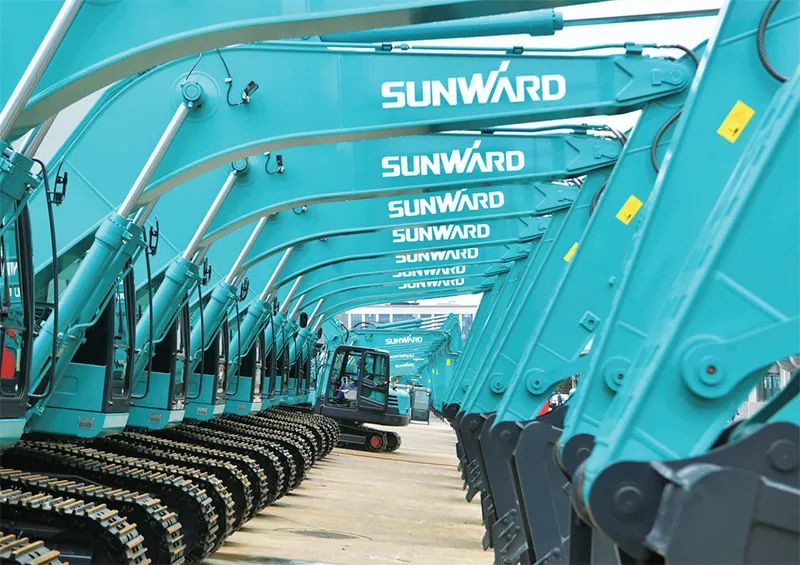 《求是》专题报路：创新成就“皇家国际”