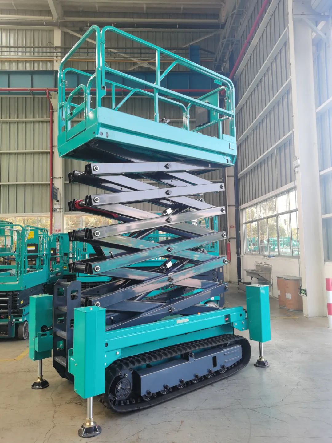 加快电动化产品布局，皇家国际智能第一款履带剪叉式高空作业平台来了！