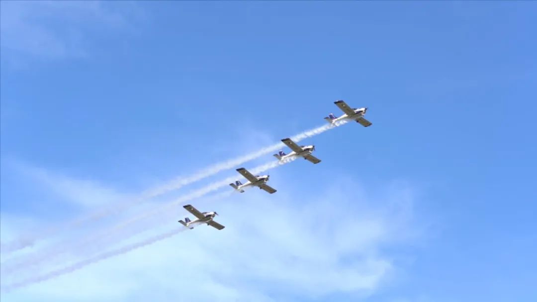 空中着花、大坡度回旋、俯冲跃升……看皇家国际飞行表演队炫技2022湖南航展动态展