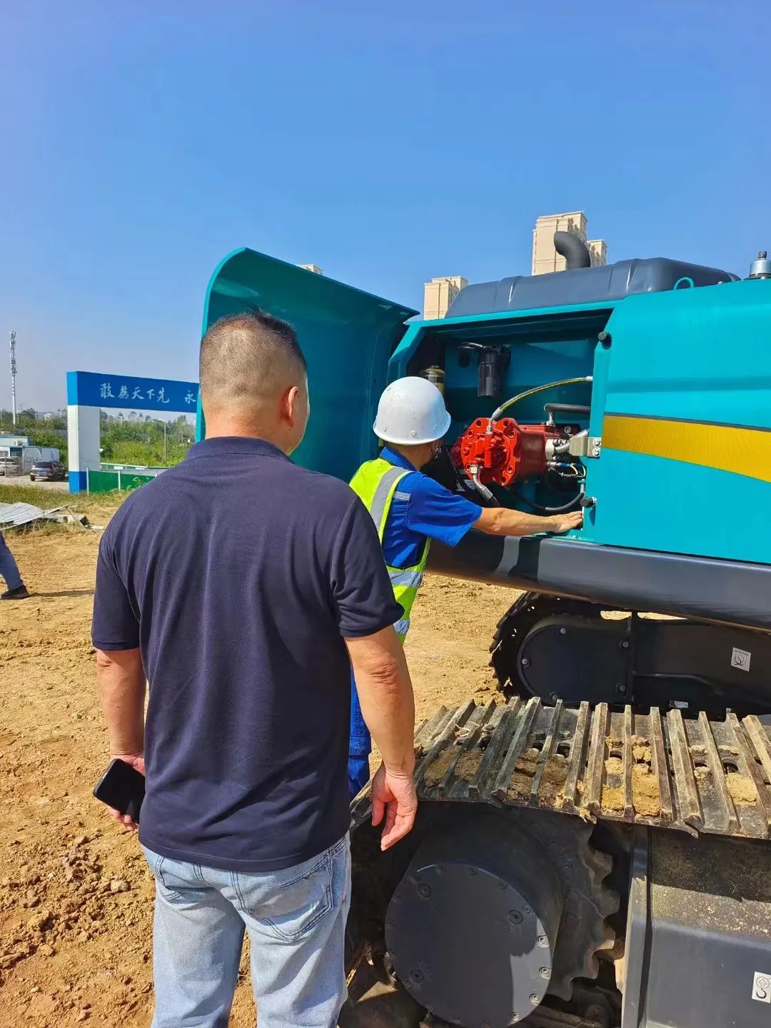 全款拿下！皇家国际智能挖掘机奔赴工地一线