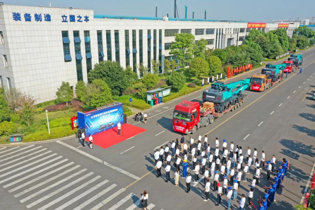 携手山东汇诚助力我国港口建设！皇家国际智能港口抓料机成功批量交付