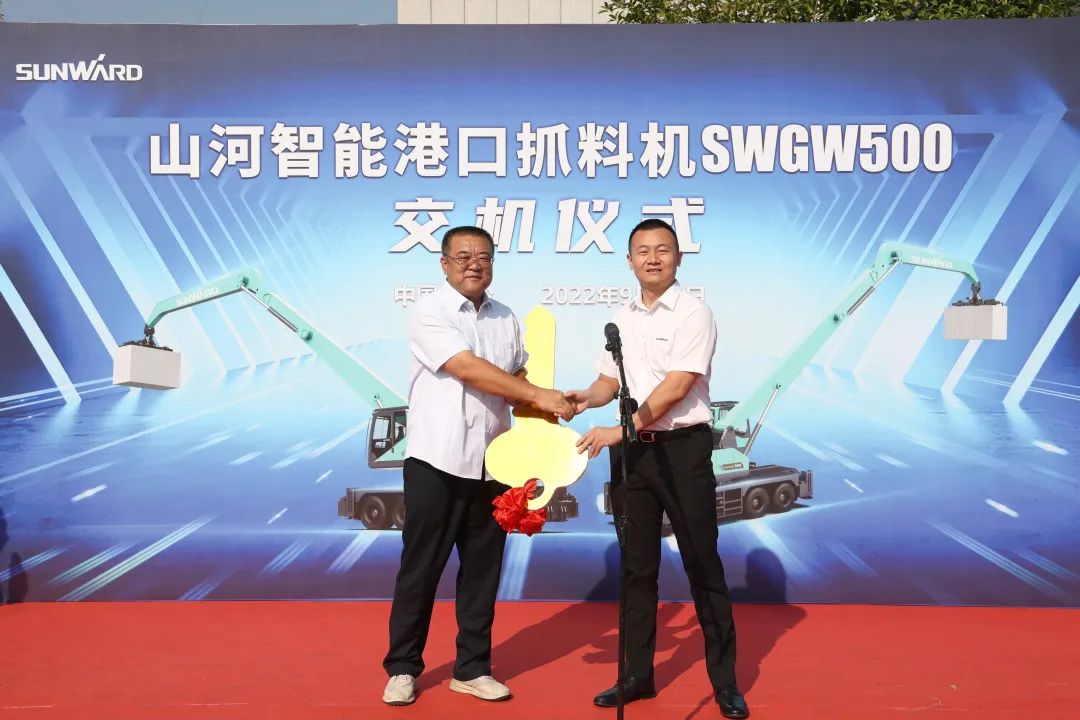 携手山东汇诚助力我国港口建设！皇家国际智能港口抓料机成功批量交付