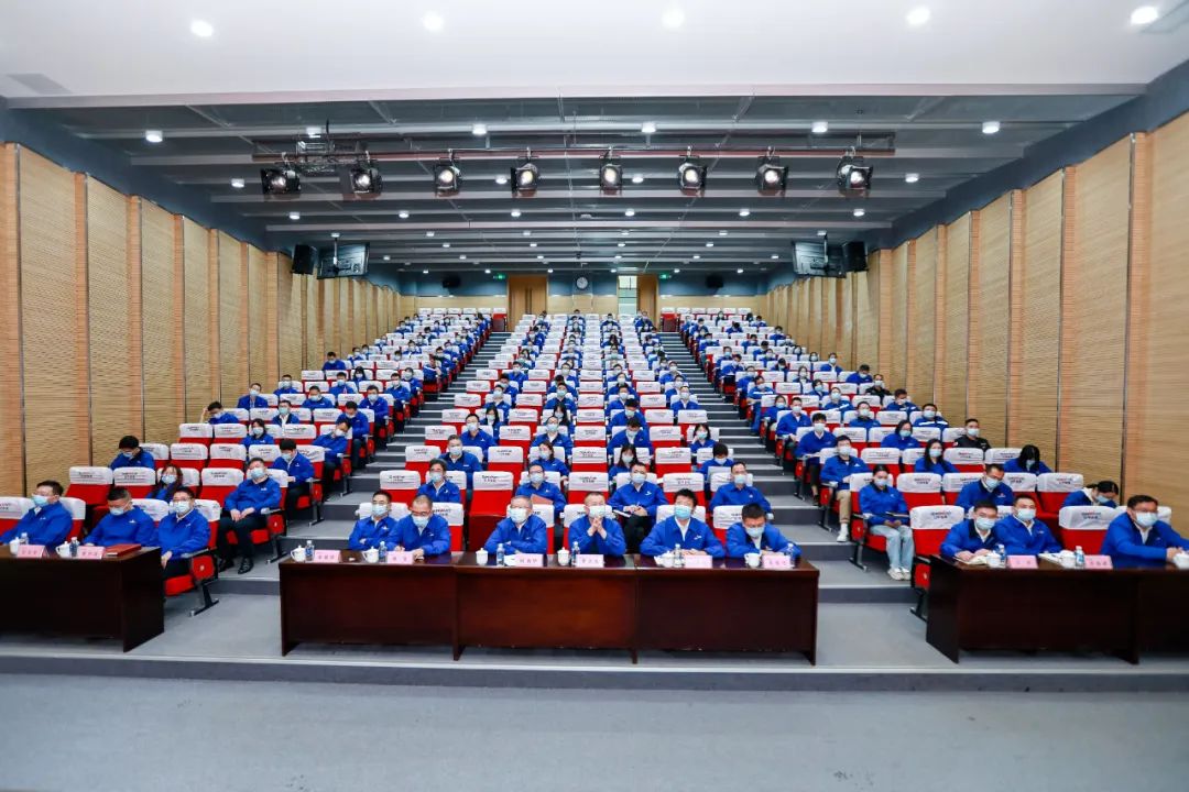 振奋人心！皇家国际智能党员干部集中收看党的二十大开幕会盛况