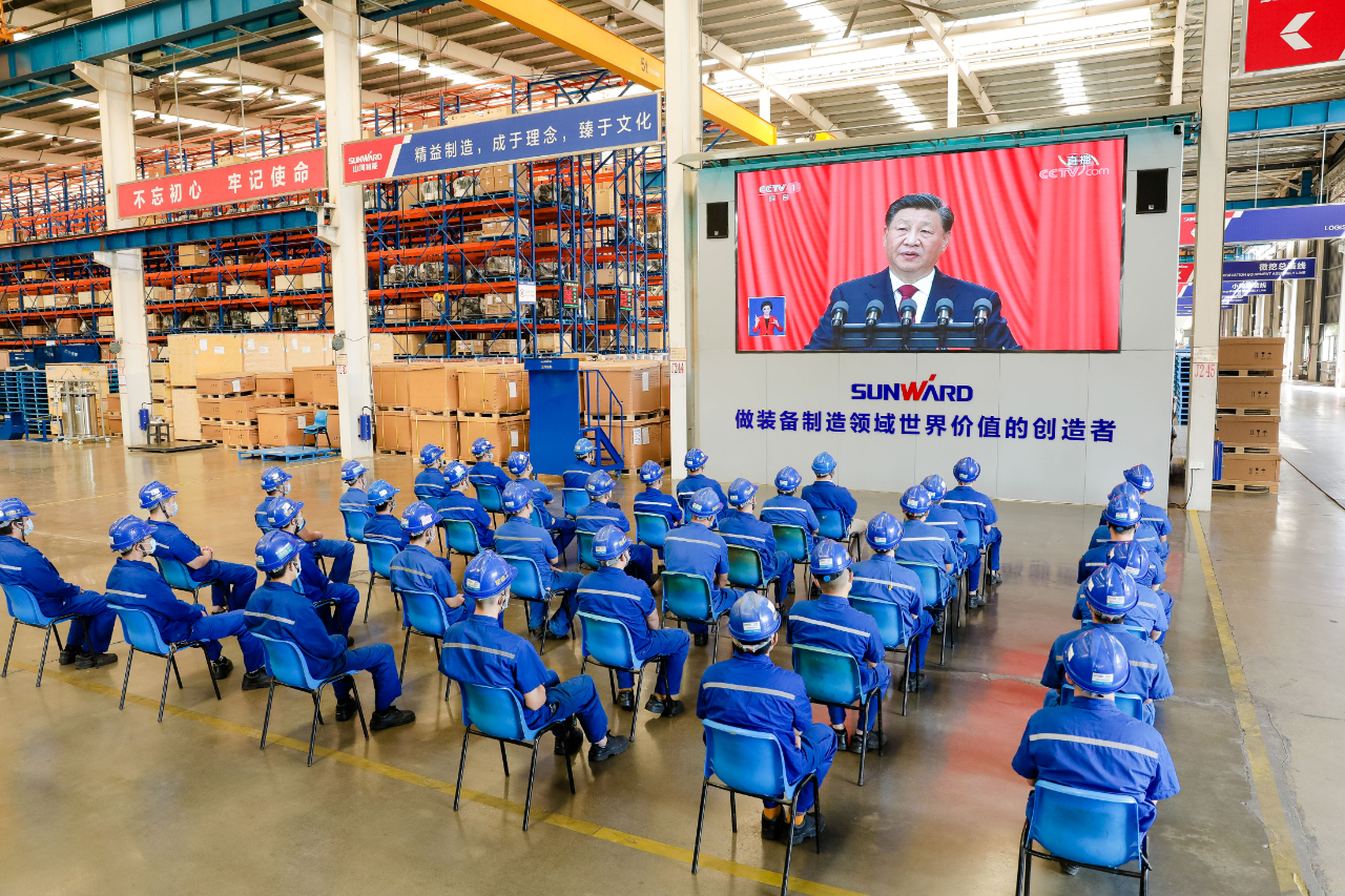 振奋人心！皇家国际智能党员干部集中收看党的二十大开幕会盛况