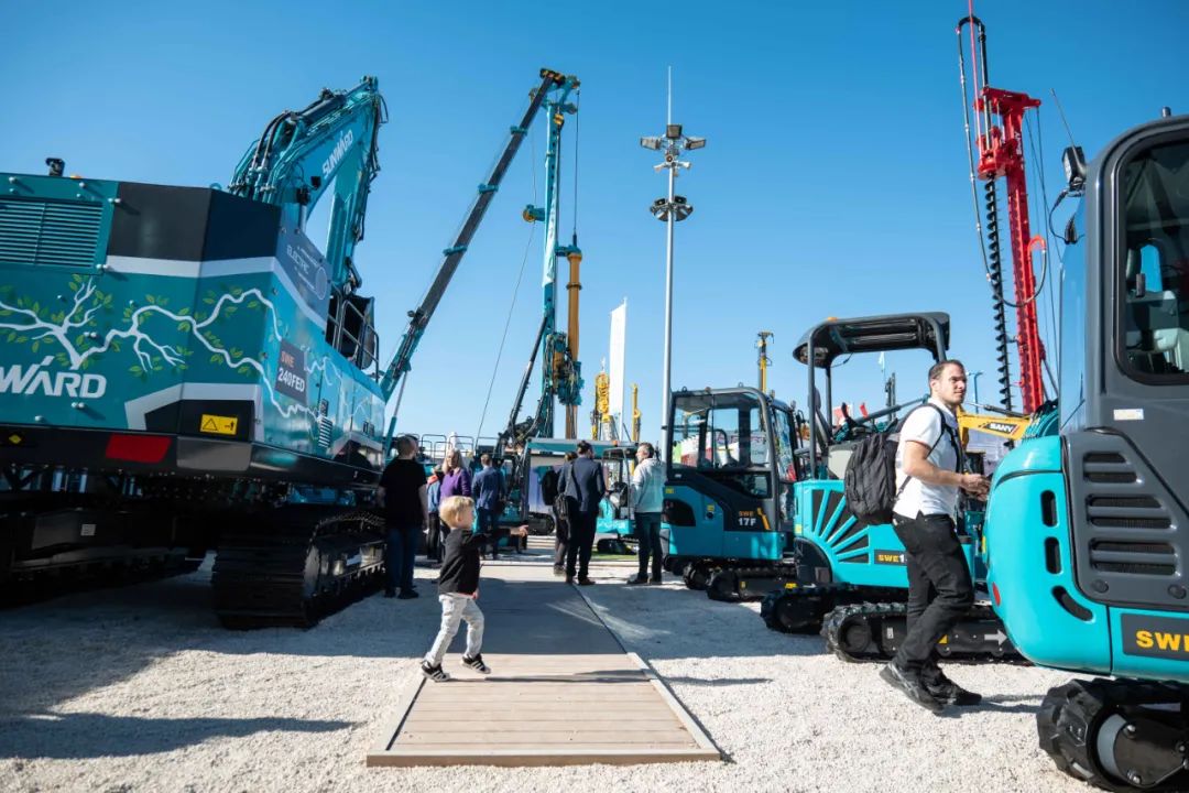 Bauma 2022 | 一组火热现场图带您沉温皇家国际智能德国宝马展之旅