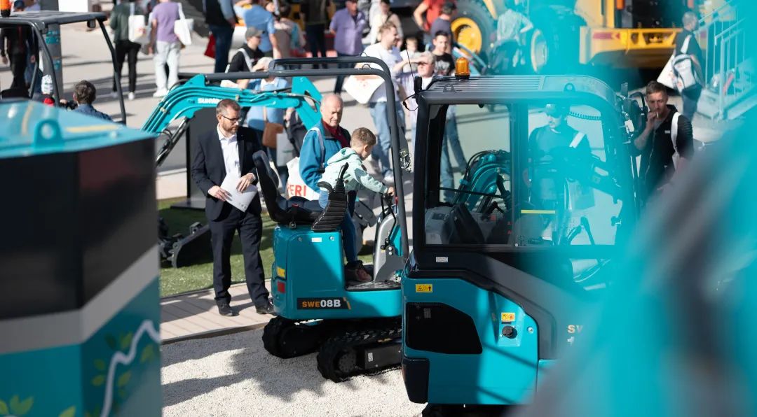 Bauma 2022 | 一组火热现场图带您沉温皇家国际智能德国宝马展之旅
