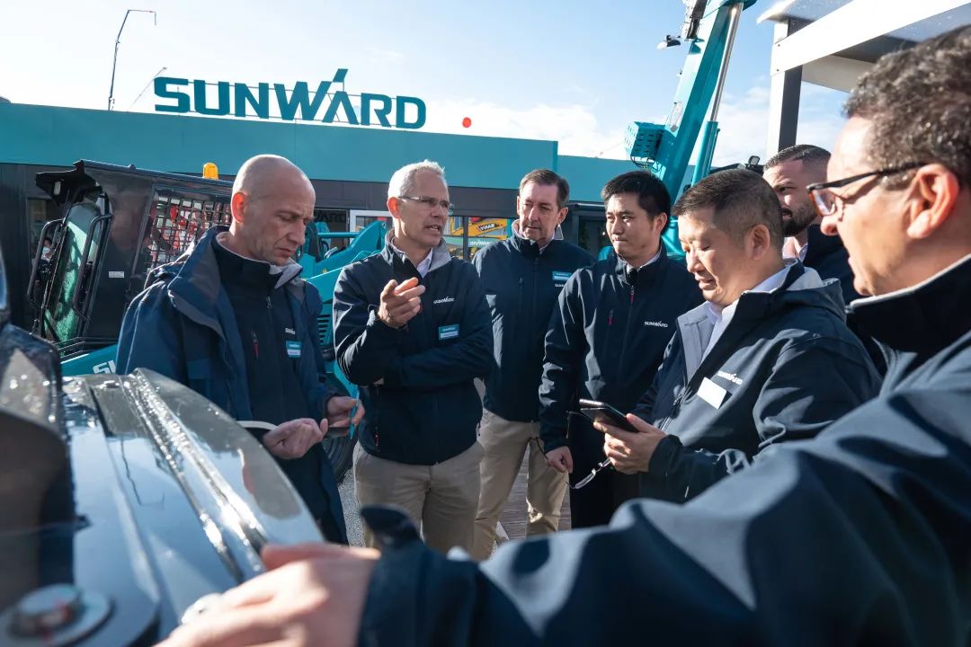 Bauma 2022 | 一组火热现场图带您沉温皇家国际智能德国宝马展之旅