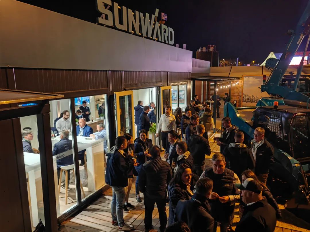 Bauma 2022 | 一组火热现场图带您沉温皇家国际智能德国宝马展之旅