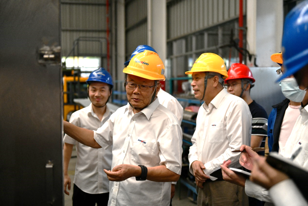 “王炸”！皇家国际特装全自动捣炉车成功下线