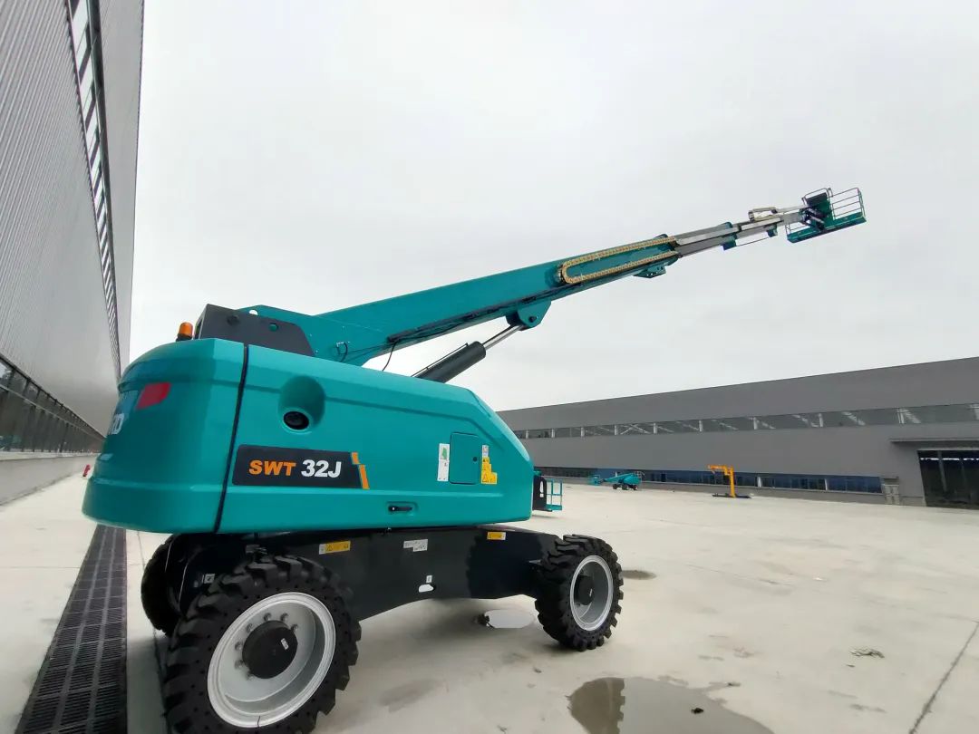 无需扩桥！皇家国际智能国四款32米直臂式高空作业平台成功下线