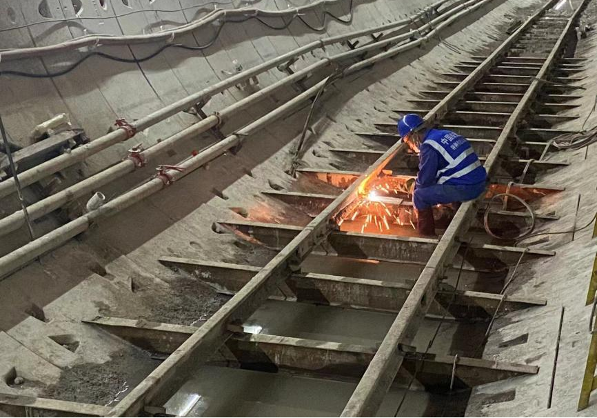 再传喜报！中铁皇家国际盾构机顺利贯通深圳地铁3号低碳站～坪西站左线