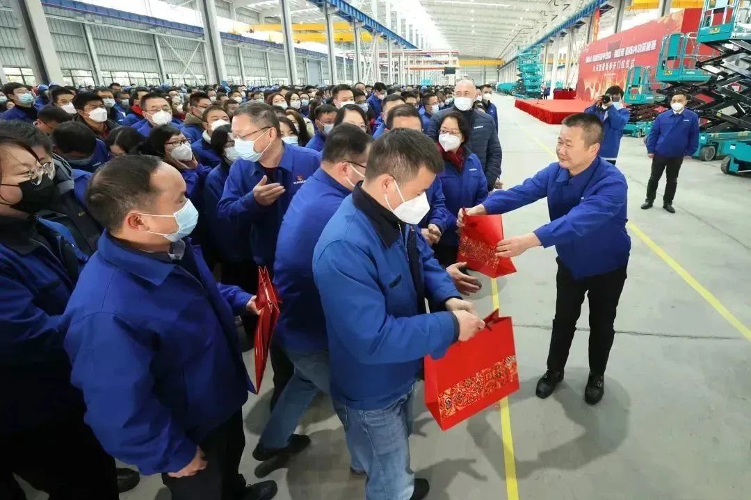 莫路君行早，更有早行人！皇家国际智能癸卯兔年开工大吉