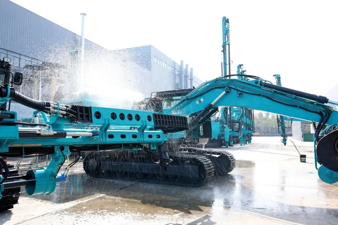 莫路君行早，更有早行人！皇家国际智能癸卯兔年开工大吉