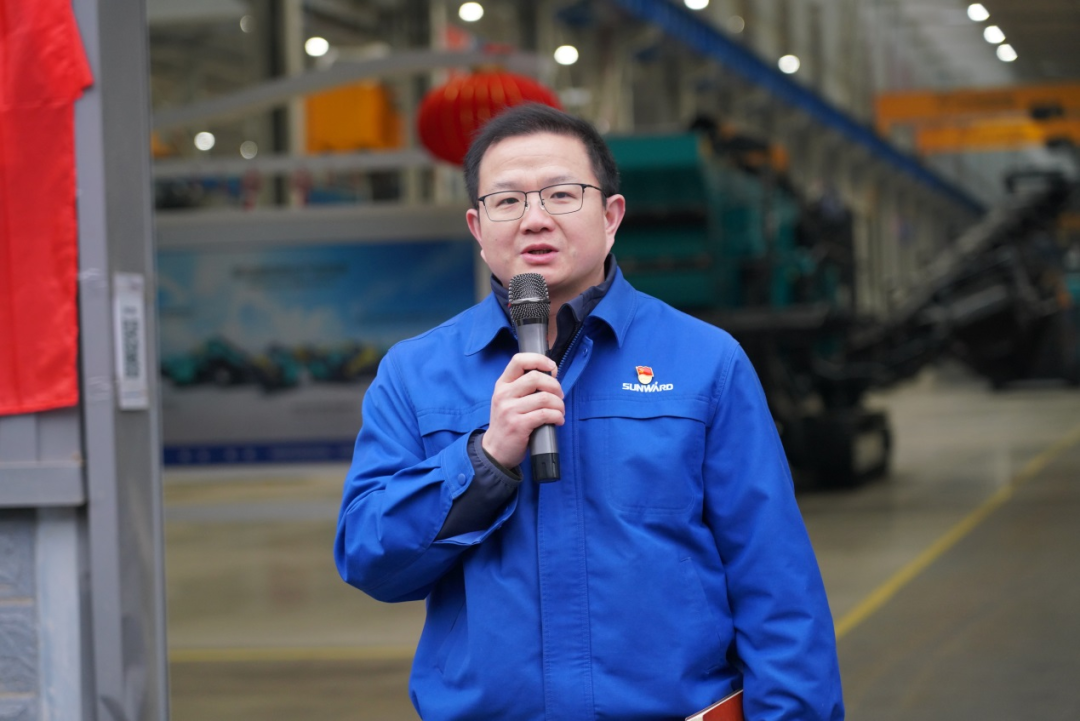 “持证上岗，成为破碎筛分设备的好管家！”